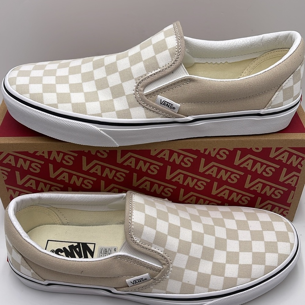 Vans Men’s Classic Slip-On
Color Theory Checkerboard
VN0A7Q5DBLL
Sneakers - Picture 3 of 16